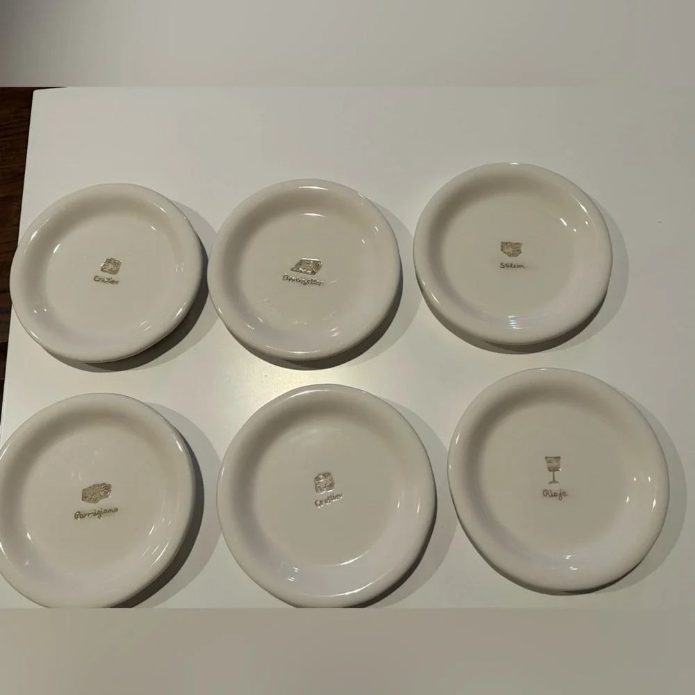 6 WILLIAMS SONOMA CERAMIC WINE SERIES CANAPÉ DESSERT PLATES IVORY EMBOSSED 6”